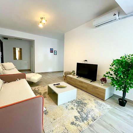 Soho Apartment - City View With Rooftop Garden Bukarest Exteriör bild