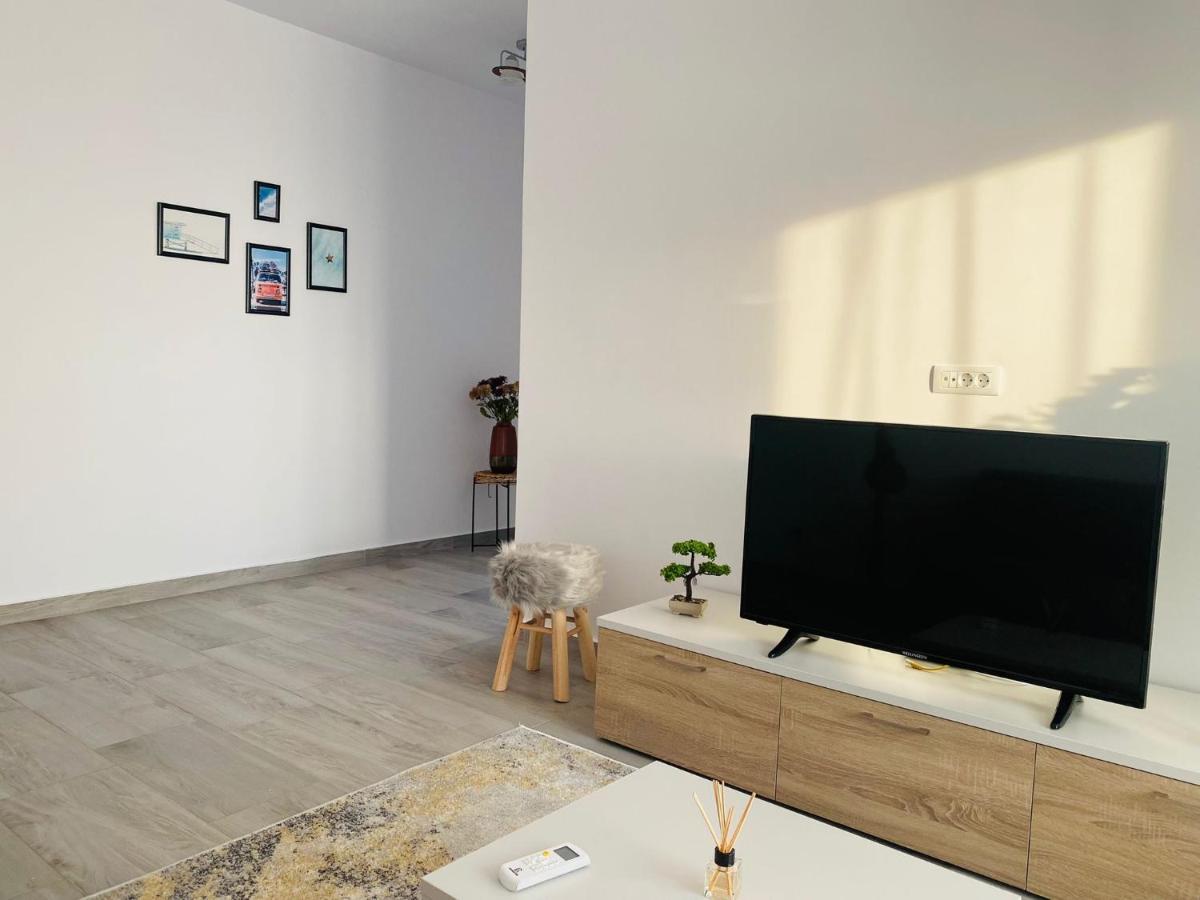 Soho Apartment - City View With Rooftop Garden Bukarest Exteriör bild