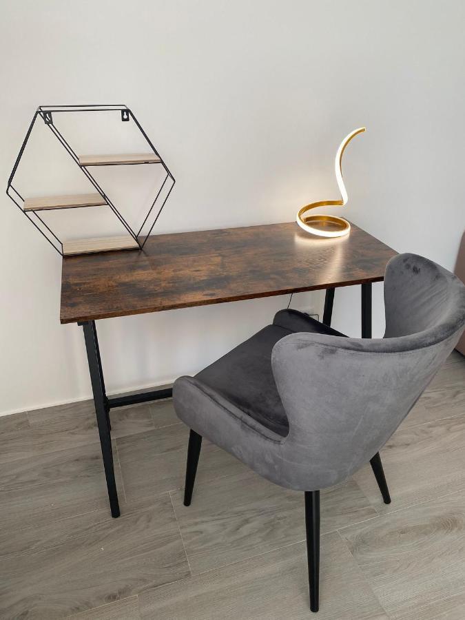 Soho Apartment - City View With Rooftop Garden Bukarest Exteriör bild