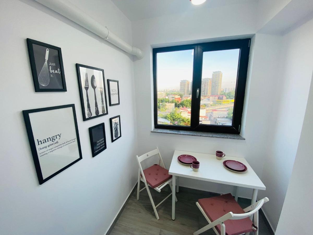 Soho Apartment - City View With Rooftop Garden Bukarest Exteriör bild
