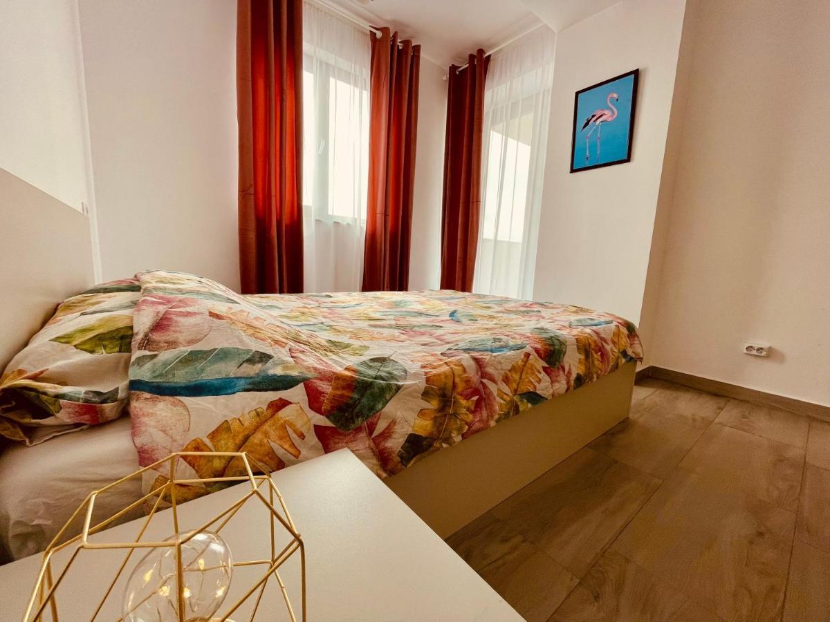 Soho Apartment - City View With Rooftop Garden Bukarest Exteriör bild