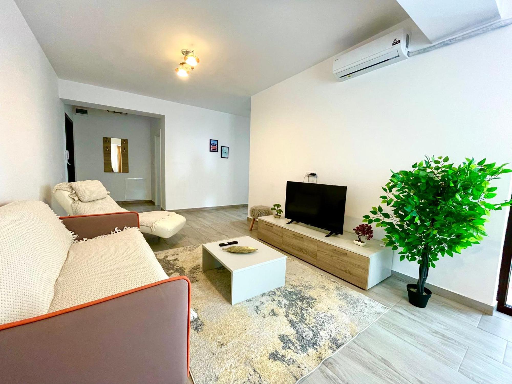 Soho Apartment - City View With Rooftop Garden Bukarest Exteriör bild